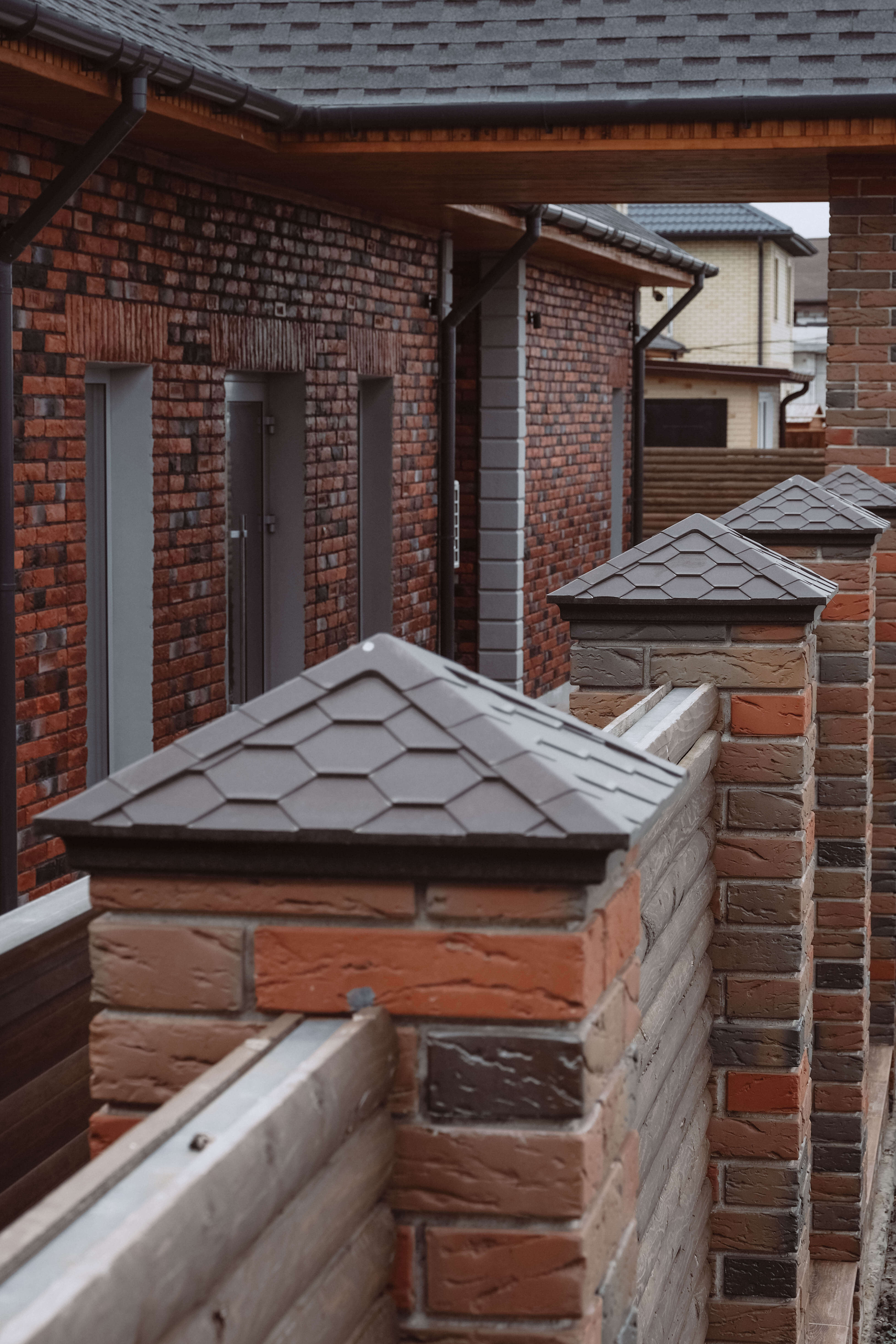 Колпак Zking Эверест Коричневый на столб 1.5х1.5 кирпича (390х390мм) в Набережных Челнах фото